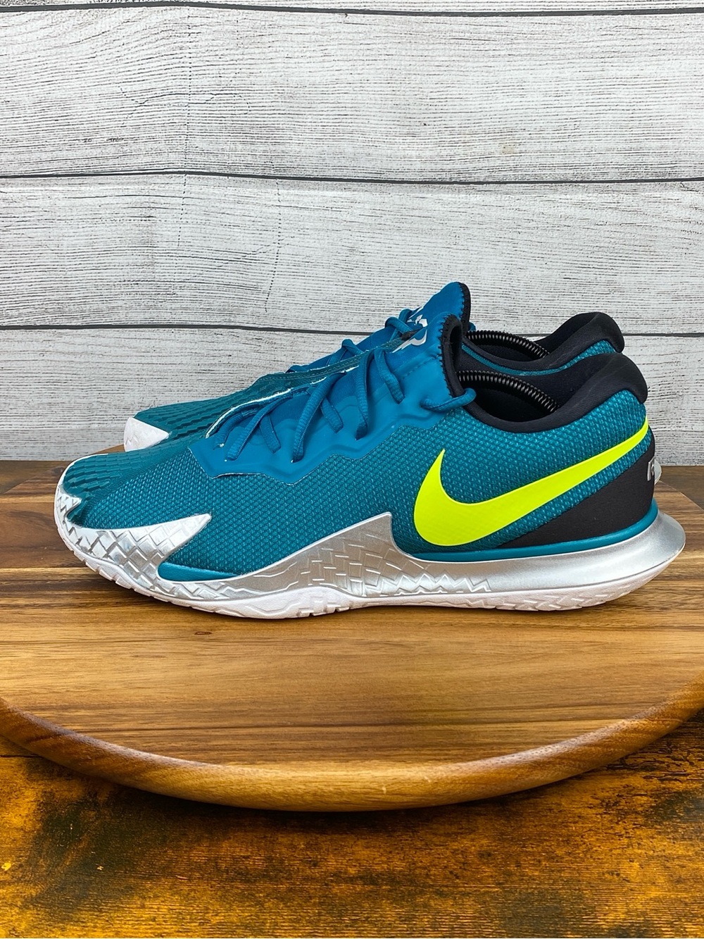Nike Court Zoom Vapor Cage 4 Rafa Bright Atomic Green Tennis Shoe Mens Size 11.5